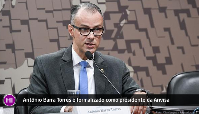 Antônio Barra Torres é formalizado como presidente da Anvisa