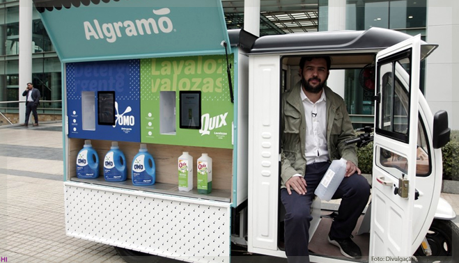 Startup investe em máquina que enche recipientes de detergentes para evitar desperdício