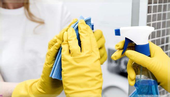 Saneantes substituem álcool gel no combate à Covid-19